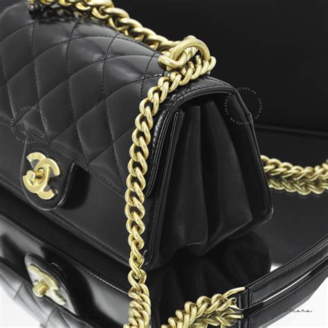 chanel black flap bag gold hardware